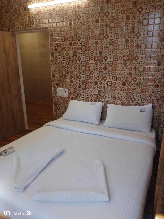 Season 4 Residences - 1Bhk Furnished Apartments Madrás Exterior foto