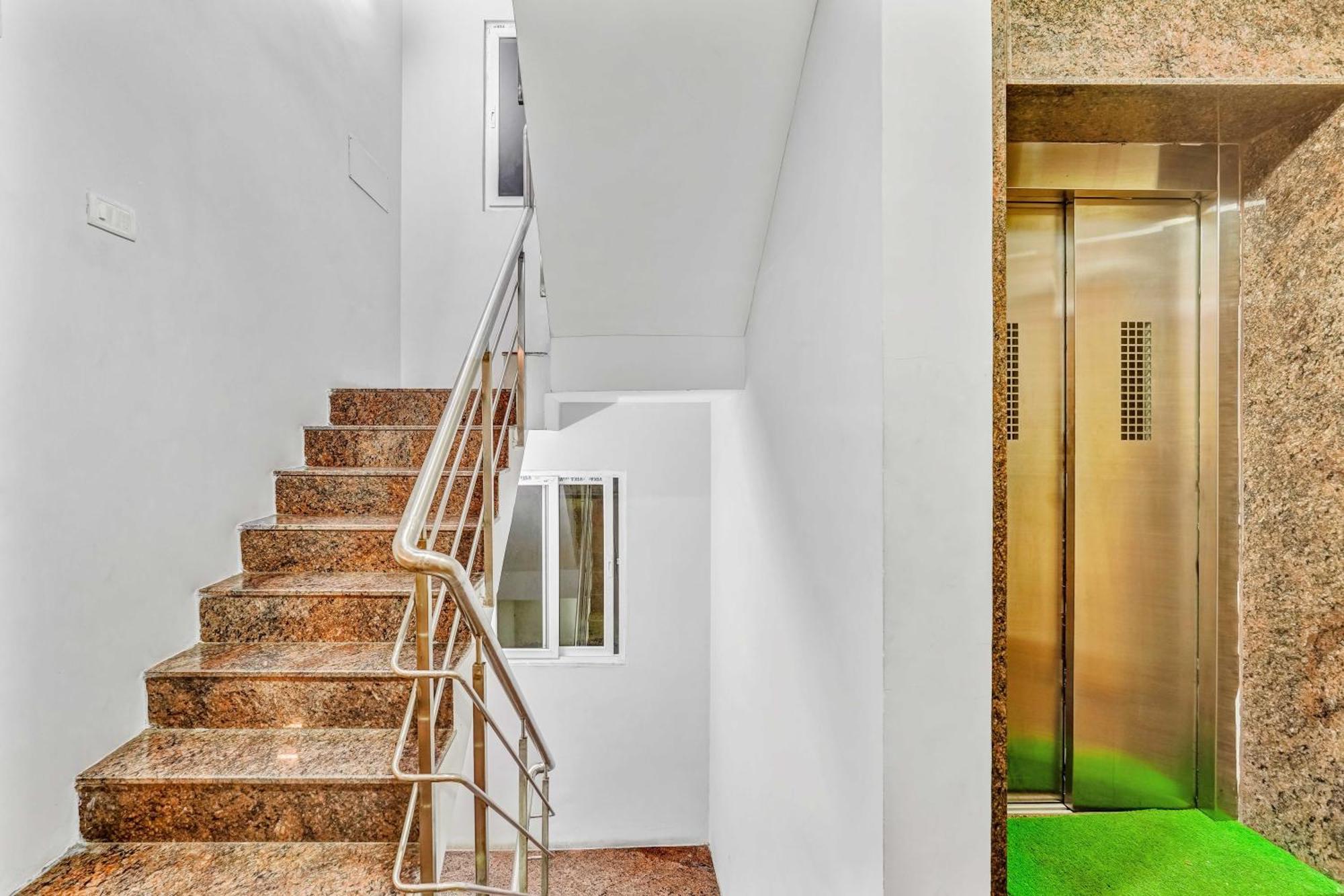 Season 4 Residences - 1Bhk Furnished Apartments Madrás Exterior foto